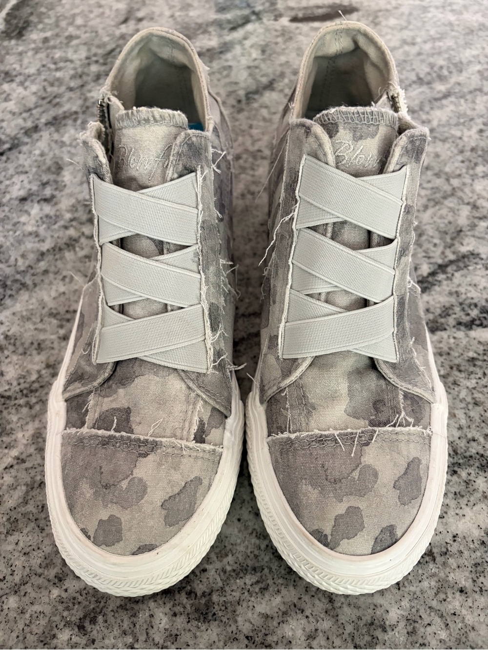 Blowfish Malibu Women's Mamba High-Top Sneaker, Size 8.5, Grey/Camo/Zip